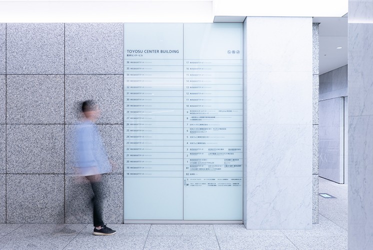 如何利用標(biāo)識導(dǎo)視設(shè)計體現(xiàn)集團(tuán)的核心價值和理念？